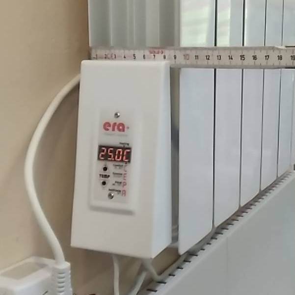 Размер термопрограмматора Эра на алюминиевом радиаторе для комнаты.
